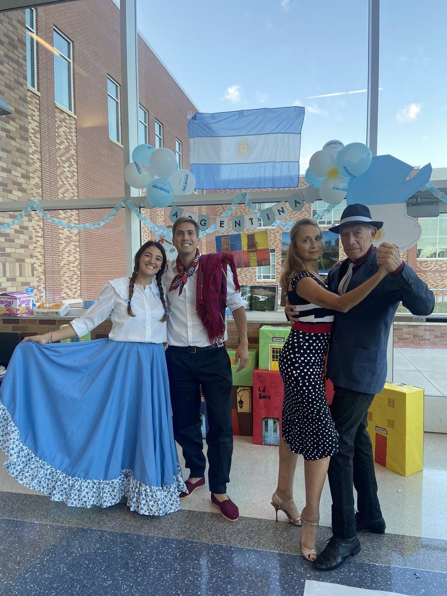 MissMarchuM's tweet photo. What is to be an ambassador teacher? #unitingourworld #participatelearning #spanish #hispanicheritage #argentina #mooresville #northcarolina ❤️🇦🇷 https://t.co/oUpCZdx25D