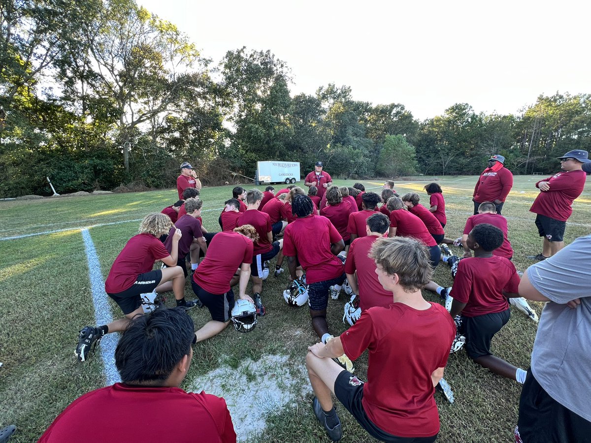 NBHSFB's tweet photo. 3 days until your New Brockton Gamecocks are back on the Feld as they travel to face the Straughn Tigers this Friday Night at 7pm
#ALLIN4NB
#SharpenTheSpur https://t.co/9CMbodvDZH
