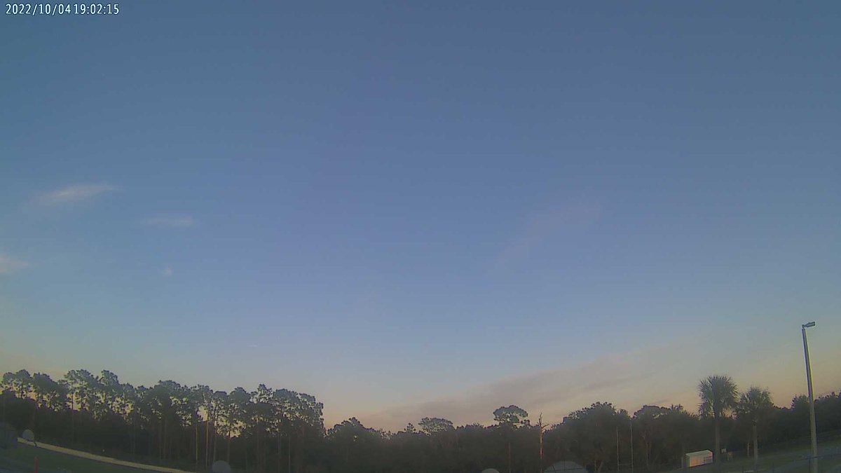 PESWxSTEM's tweet photo. Pasco eSchool at sunset and it's 73.4 F. https://t.co/tSbxjUIdKZ