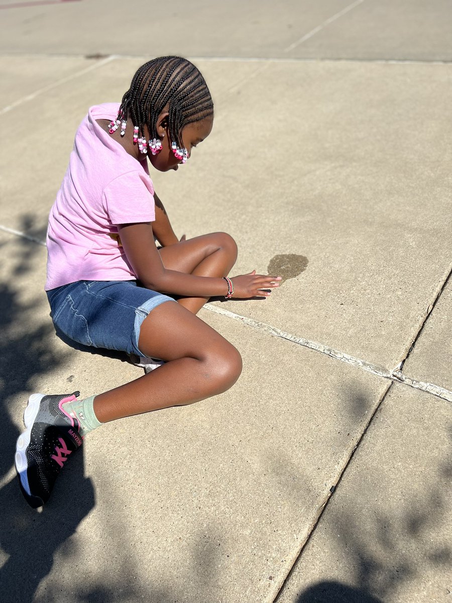 mrs_rbeezley's tweet photo. Enjoying the sunshine and learning about matter! @McClureMarshals #mymisd #scienceinsecond #funinthesun https://t.co/7HJ2GqCkDd