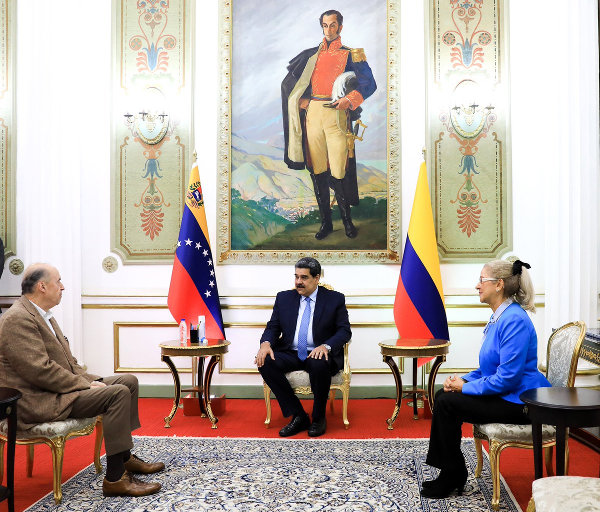 Como naciones hermanas, Venezuela y Colombia continúan avanzando en la cooperación por el bienestar de nuestros pueblos. Agradecido con el Canciller de la República de Colombia, Álvaro Leyva Durán, por su valiosa disposición al encuentro y el entendimiento.