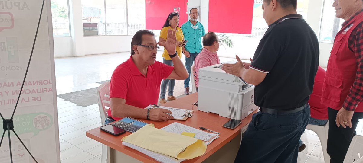 alejandroglez_m's tweet photo. Hoy iniciamos jornada de afiliación, refrendo y actualización de datos en el municipio de #Nanchital en el sur de #Veracruz, dando seguimiento a las actividades de la @CnarpPri #SeBuscanRevolucionarios https://t.co/HKXC7w0RMM