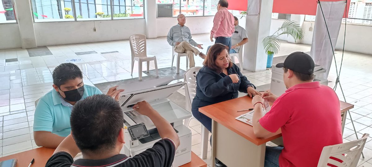 alejandroglez_m's tweet photo. Hoy iniciamos jornada de afiliación, refrendo y actualización de datos en el municipio de #Nanchital en el sur de #Veracruz, dando seguimiento a las actividades de la @CnarpPri #SeBuscanRevolucionarios https://t.co/HKXC7w0RMM