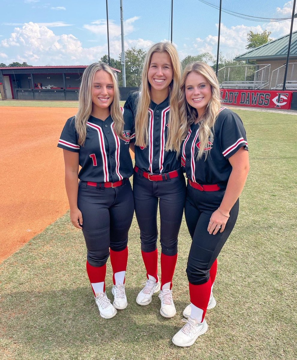 fchs_softball's tweet photo. Had a blast celebrating our Class of 2023 softball seniors tonight- @reaganbumpp, Keeley O’Hara, and @emilyccaron! The legacy they leave behind is the grit, competitiveness, and joy that lives in their teammates ❤️ https://t.co/wHNLKHvPIA
