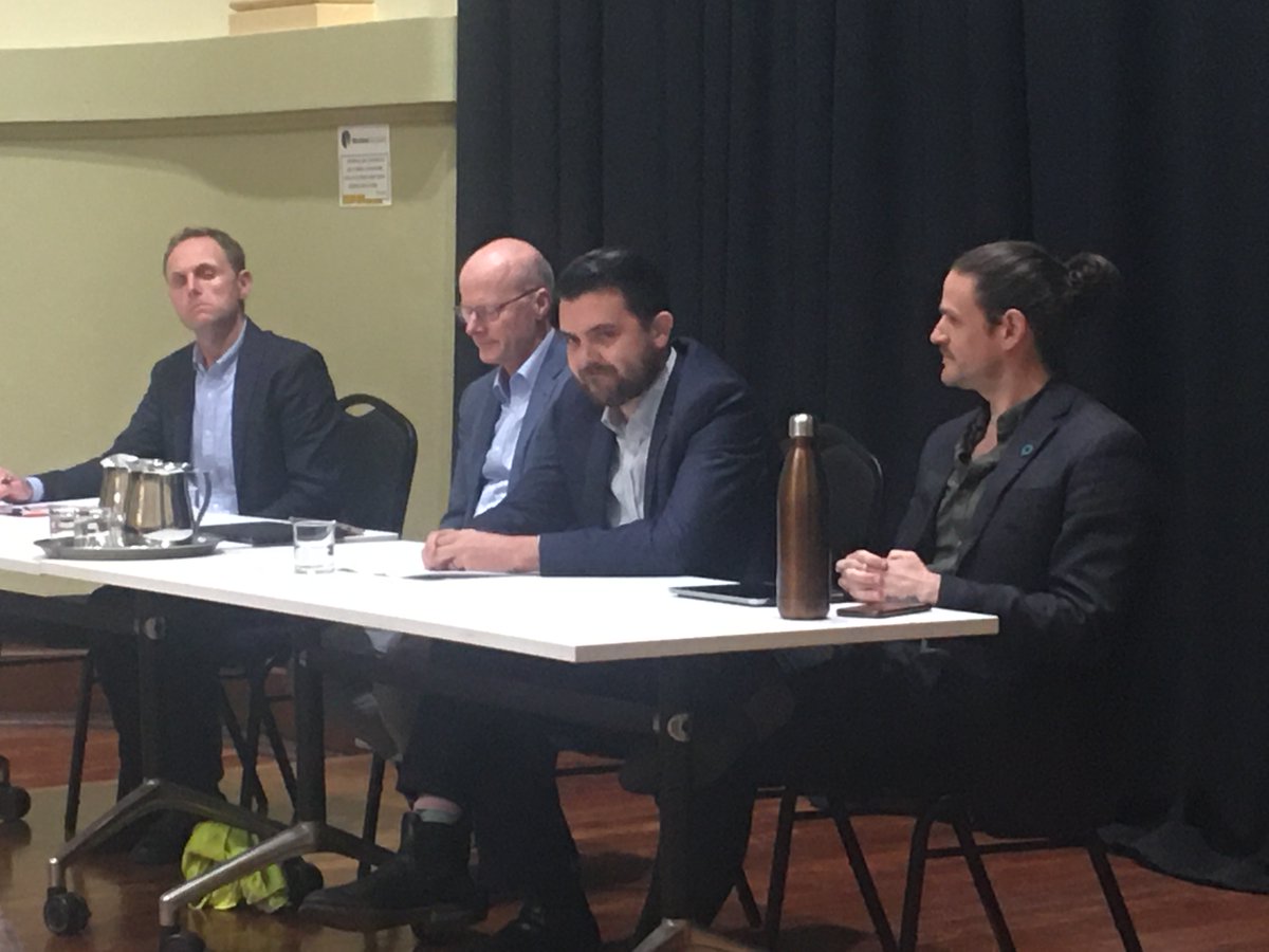 takvera's tweet photo. Merri-bek Transport issues for #vicvotes discussed at @transport_forum included need to #upgradeupfield with extension to Wallan, not just LXR. Safe walking and cycling environments, better buses. Well done for covering this @camoreland #climatecrisis https://t.co/4jr2YPqQX7 https://t.co/IIgPxyF5hd