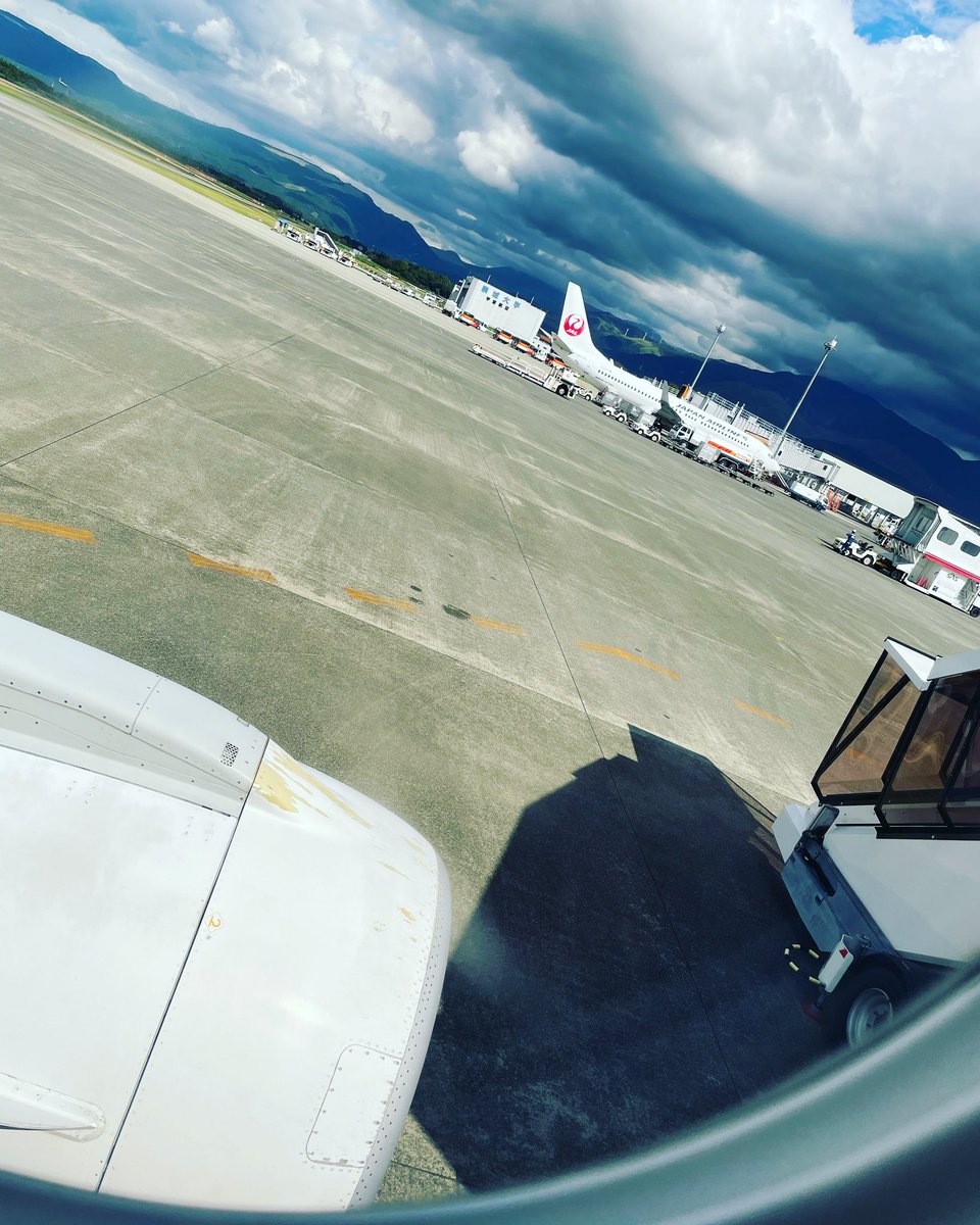 hige24's tweet photo. 大阪へ〜✈️

飛行機はJAL派ですww

しかし、飛行機移動が増えてきたな‥😅

#平日  #出張 #飛行機 #bjj  #仕事 #サラリーマン  #格闘家　#ヒゲルパン　#移動　 #熊本空港　#大阪　#出勤　
#JAL https://t.co/jQKZTGu70b