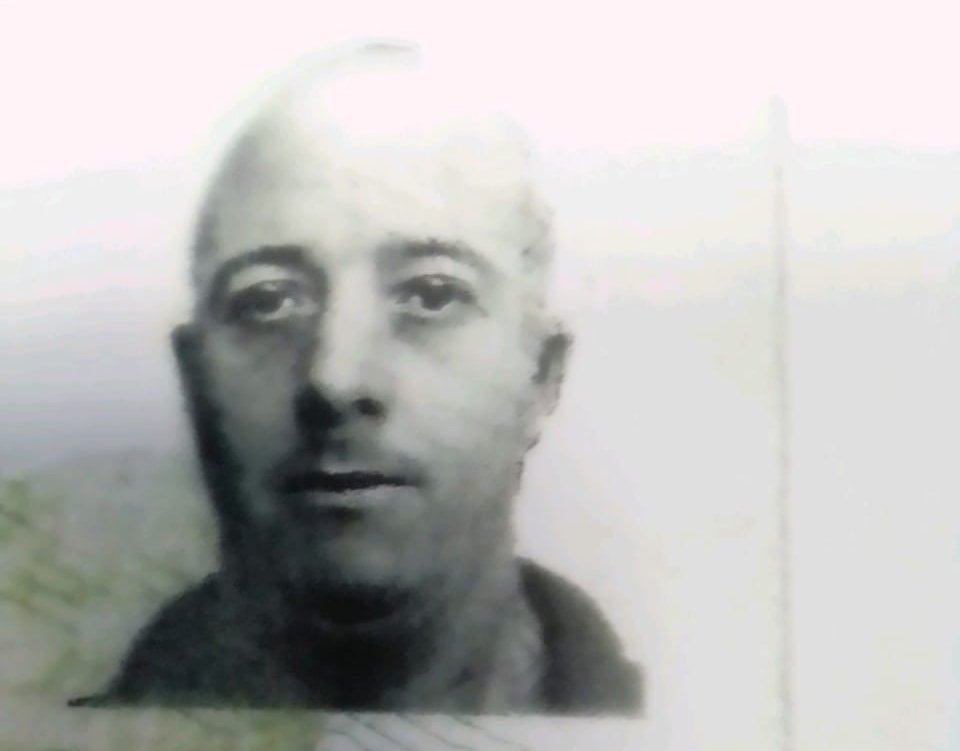 News24's tweet photo. WANTED: Cape Town police are trying to find Brent Van Dam for allegedly trying to attack boys in the bathroom at a school he worked at

https://t.co/6K4c6on0w3 https://t.co/lcB56ggmJD