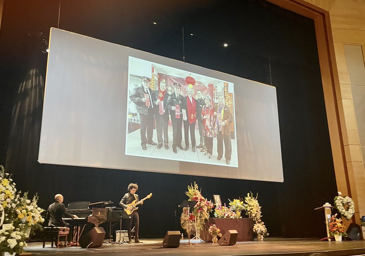 DaisyWai_'s tweet photo. Today the City of Richmond Hill gathered at the RH Centre for Performing Arts to celebrate the life of our friend, our mayor, Dave Barrow.    It brings great memories of how he celebrated the Chinese New Year and how Connie and I served at the YR Police Services Board with him. https://t.co/sRYGwxFDd8