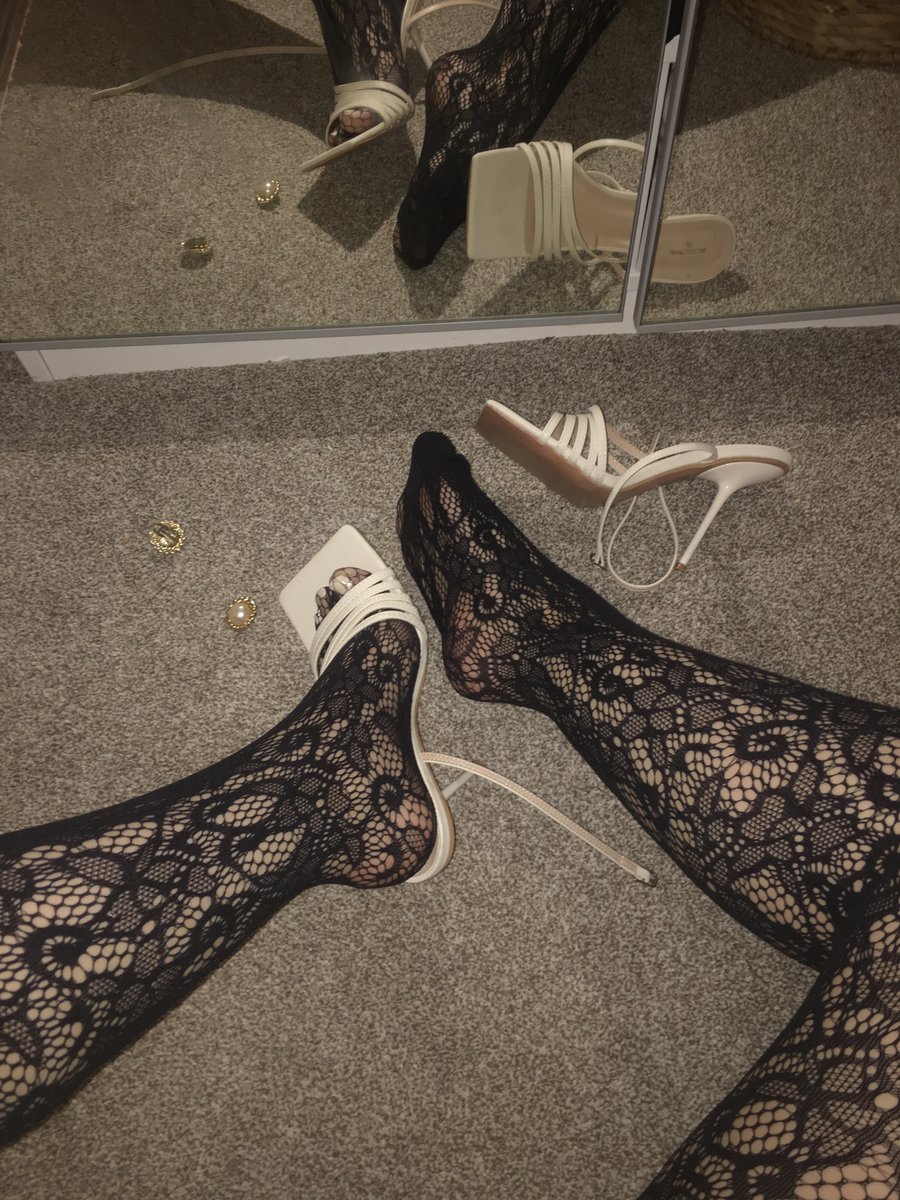 Elizabethssoul's tweet photo. LOOK AT MY PRETTY FEET. Want a personal video where I say your name as I cover my stockings and feet in cream, COME TALK TO ME 💖  #feetworship #feetfethish #feetpicsforsales #feetpicbuyer #feetmoneyslave #softfeet #stockings #footmassage #sugardaddy #directmessageme #feetbuy https://t.co/7FWQ0YfT7f