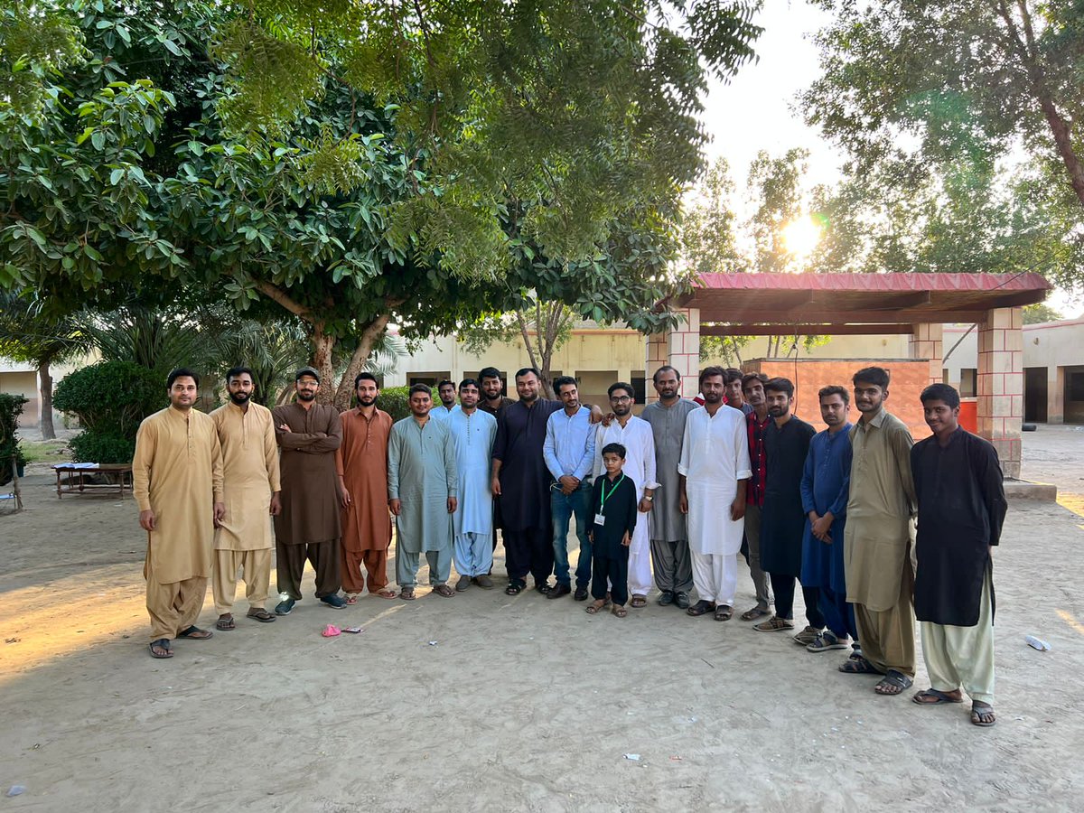 aaftabkhaskheli's tweet photo. A group photo with @YouthofSobhdero's  volunteers after #FreeMedical Camp in which 1500 plus patients get relief . 15 doctors had provided their services .
#Sobhodero #StandForTalukaSobhodero https://t.co/pxfIhdE6uA