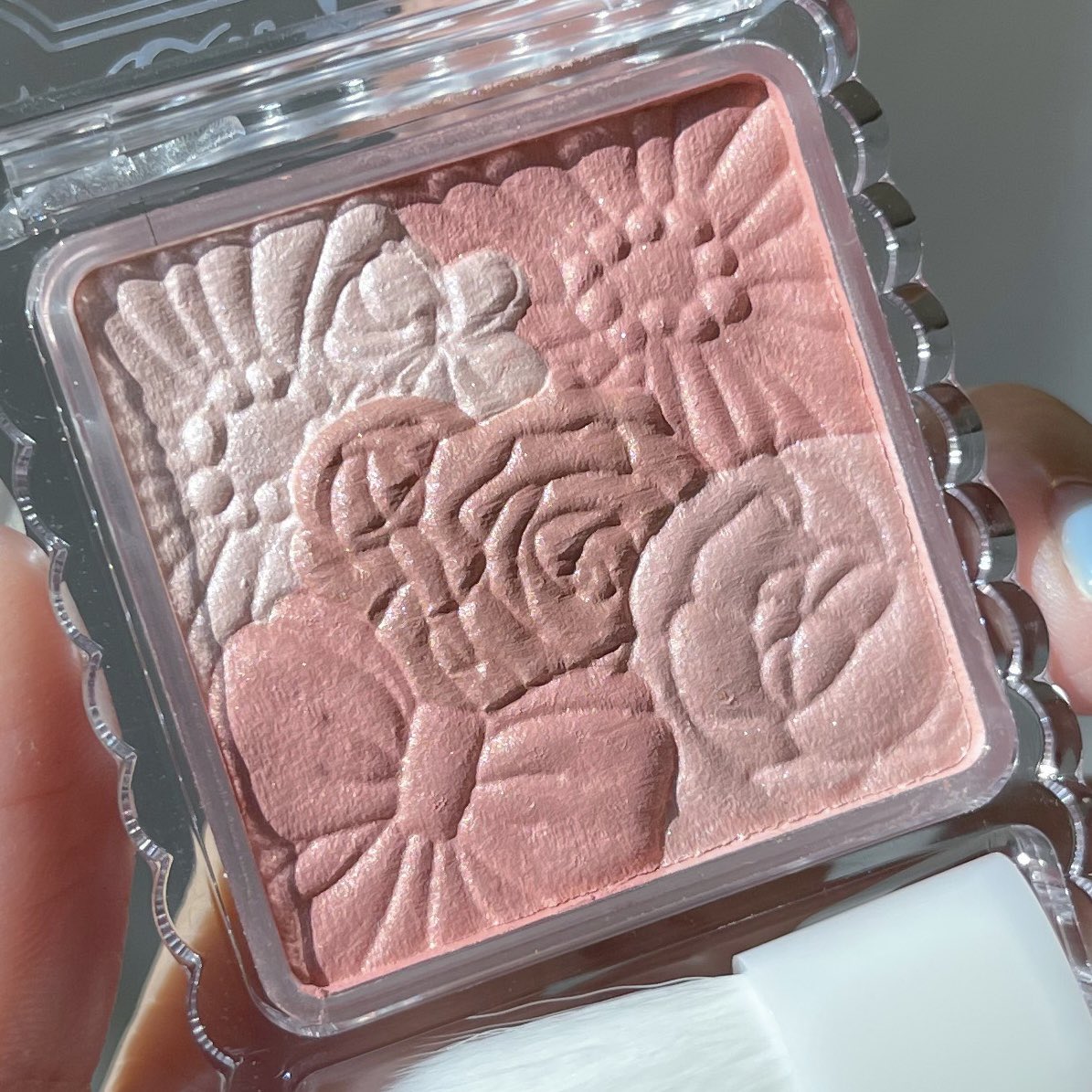 fhay_cotton_h's tweet photo. บลัชออนสีนี้ของ Canmake ลองครั้งแรกคือกรี้ดเลยยยย สวยมากกกก ละมุนสุดใจจจจ ปัดได้แล้วลุคลูกคุณเลยยย บลัชเค้าเล่นแสงดีมากด้วย ปัดแล้วแก้มดูสุขภาพดีแบบไม่โป้ะเลย ชอบบบ No.11 น้า 🤍🩰🧸 https://t.co/kzubUNm48u