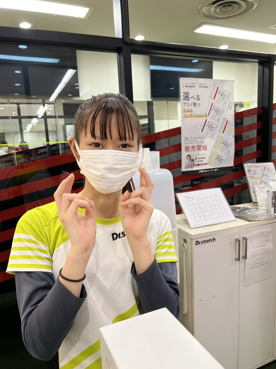 一緒に働いて1年と4ヶ月目

面倒見のいいお姉さんになりましたっ！

これからもよろしくお願いします🤲

#僕も面倒みてもらってます
#さのてんちょー
#きゅうけい行ってくださいね
#おーまだ出勤して1時間だけど笑
#かない節