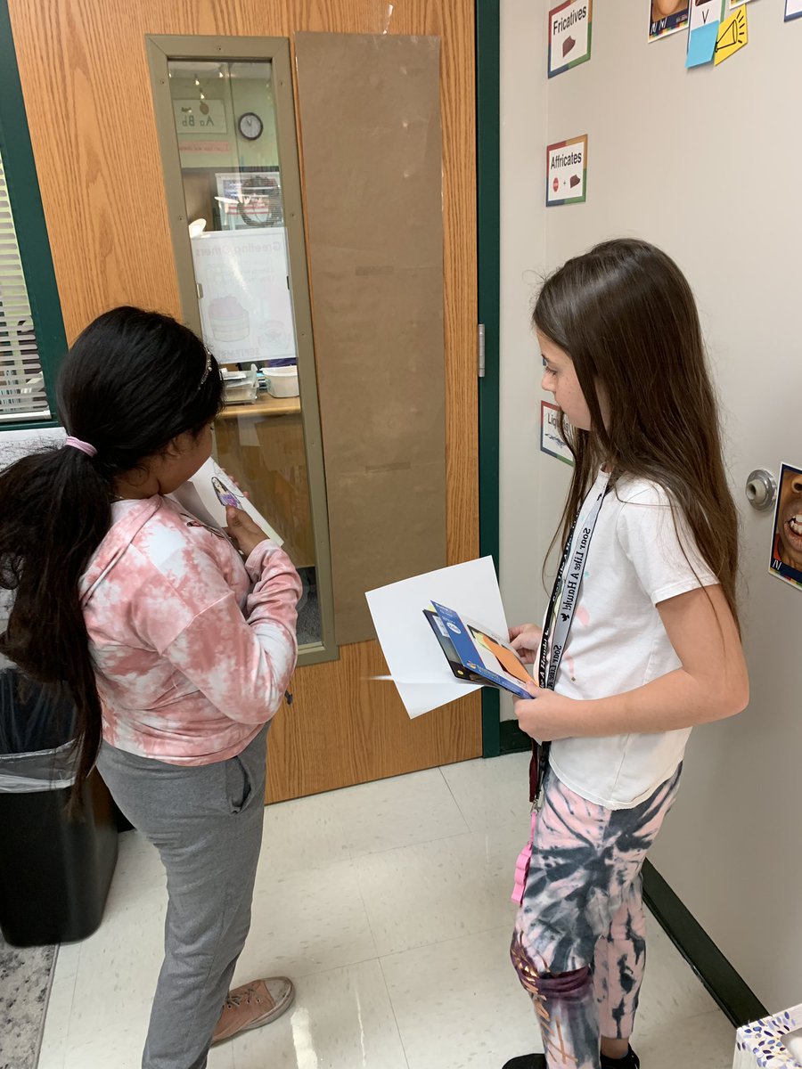 Nonfiction readers teach each other about topics they study. Readers remember the main idea &amp; details of a NF text by recording their thinking. #wsdlearns