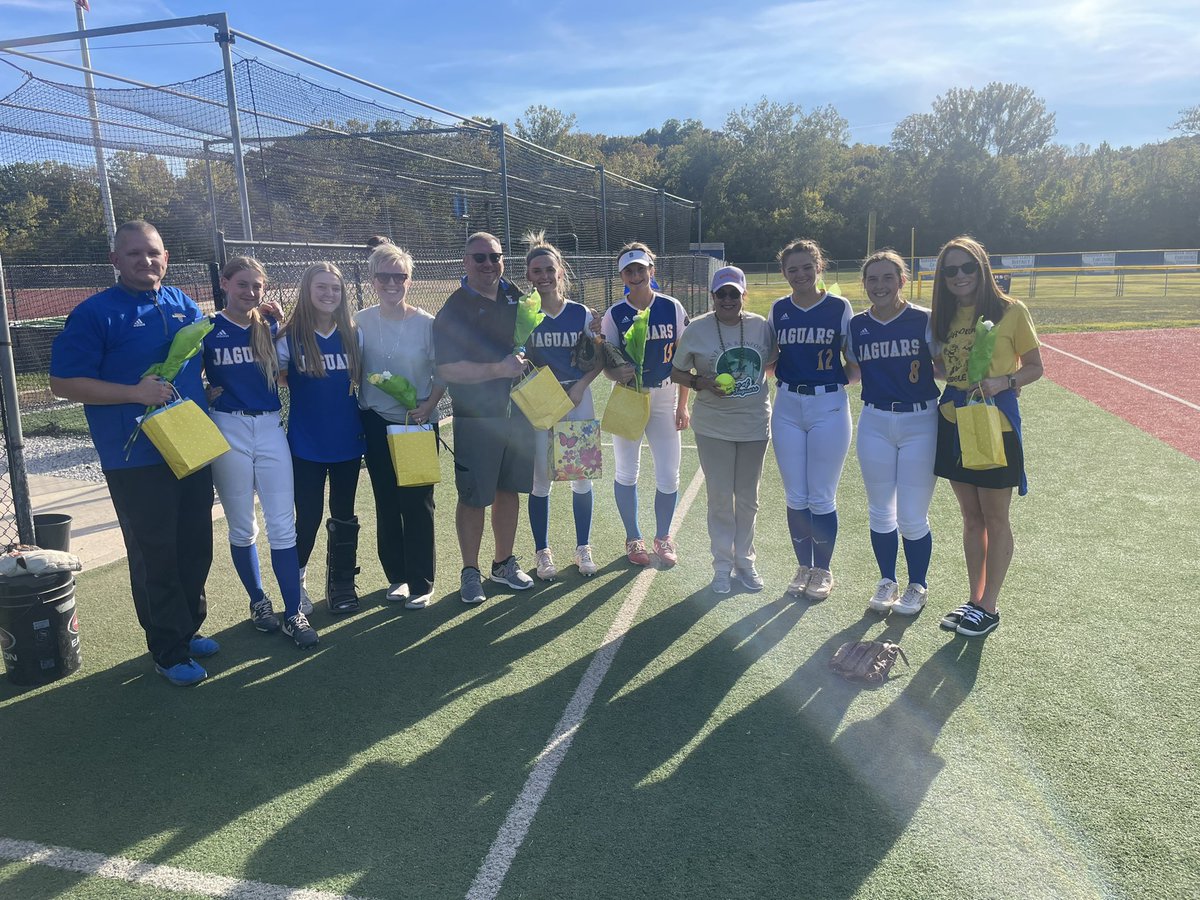 seckmansoftball's tweet photo. More photos from Staff Recognition Night! https://t.co/3YGKRq0a0b