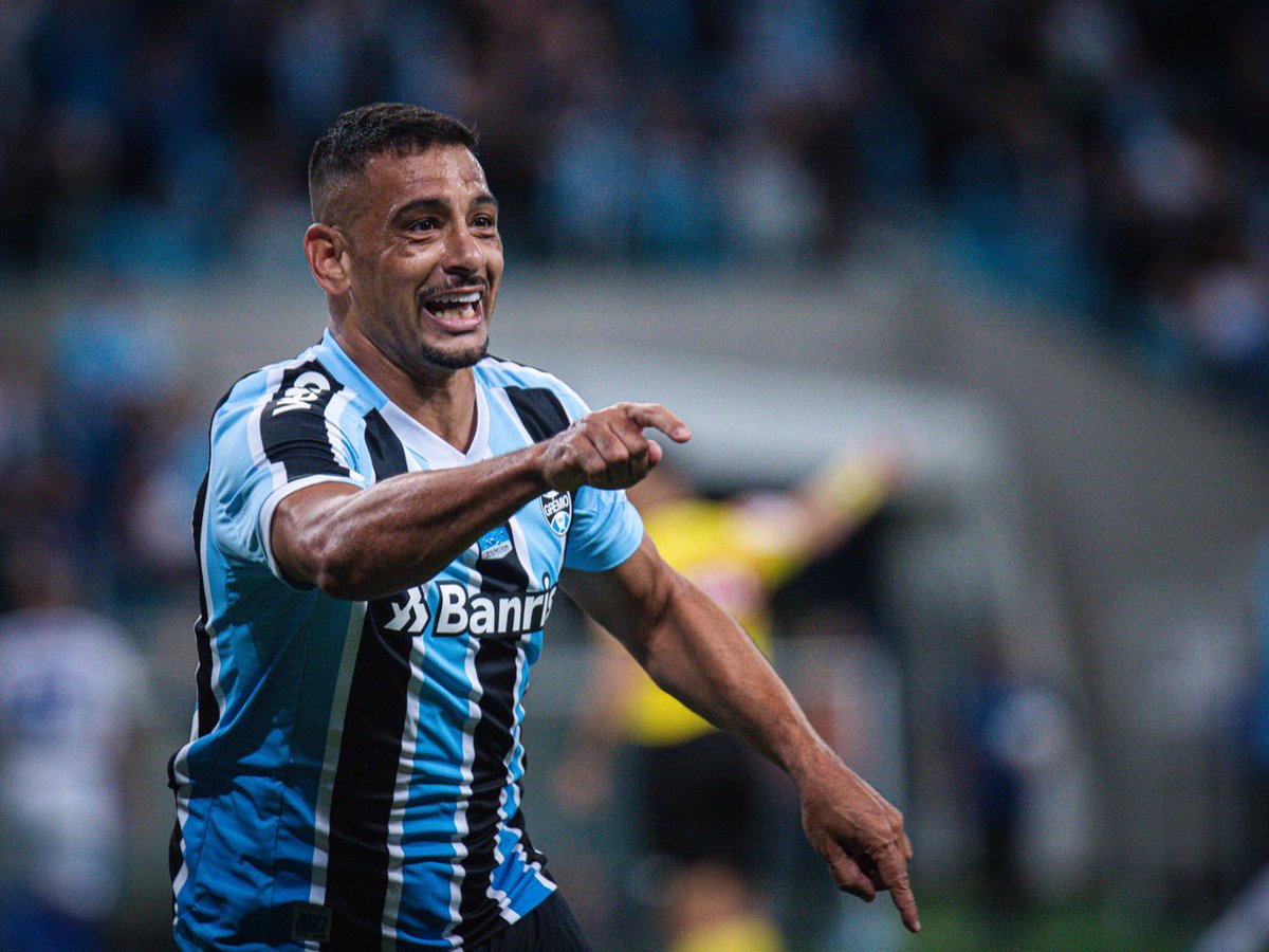 DiegoSouzaDS87's tweet photo. Mais um passo dado!! Vamos, @Gremio!! 🙏⚽️🇪🇪 #DS https://t.co/IYdzgm5AyY