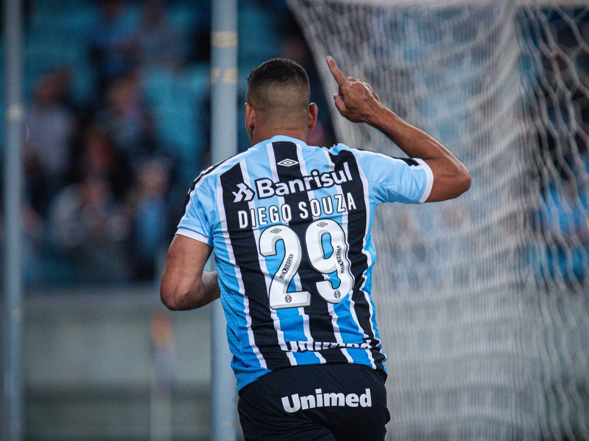 DiegoSouzaDS87's tweet photo. Mais um passo dado!! Vamos, @Gremio!! 🙏⚽️🇪🇪 #DS https://t.co/IYdzgm5AyY