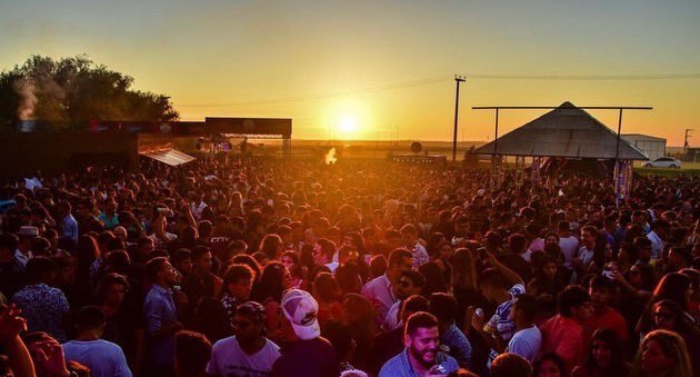 becoolprensa's tweet photo. Mágico amanecer 🌅 😎 

Prepárate para volar bb 🚀✨

#becool #5noviembre #condesa #AlciraGigena #Festival #venimosabrillar https://t.co/k8bQC5c4As