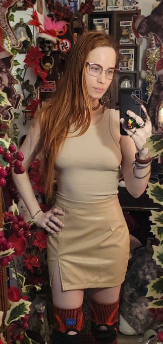 The internet said if you dress in all beige you look extra classy, did it work? https://t.co/7CKBAgS