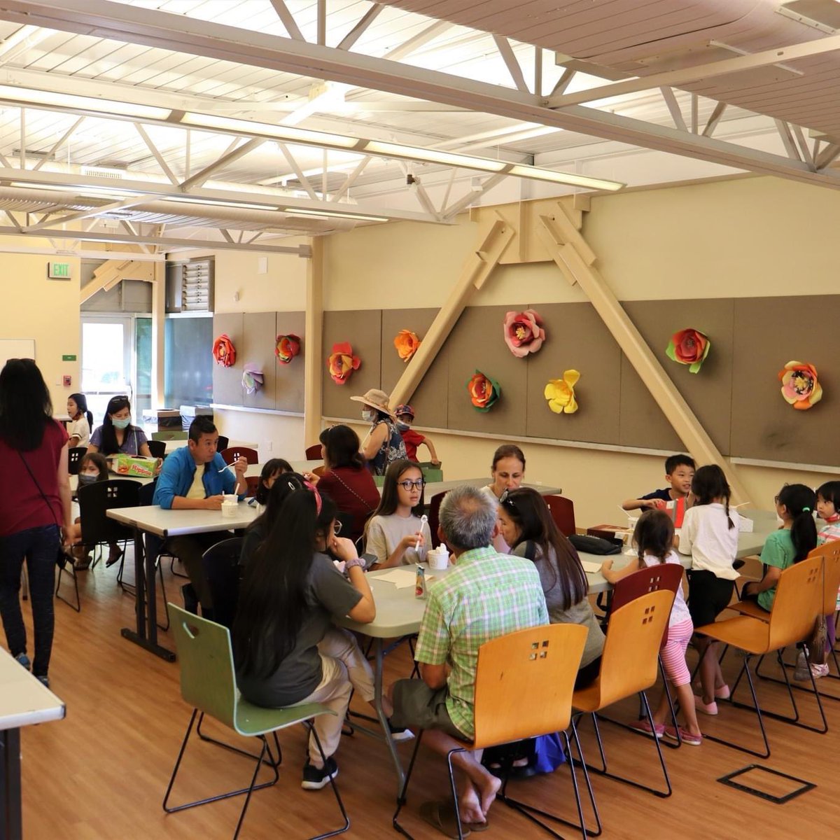 MayaEsparzaSJ's tweet photo. This past Sunday, we were able to connect with residents using the new Sunday hours at the Tully Branch Library! With snacks & drinks, games & activities, and a food truck, everyone had a wonderful time out in the community!
#sanjose #mayaesparza #libraries #library #sundayhours https://t.co/QyMDqEMrEY