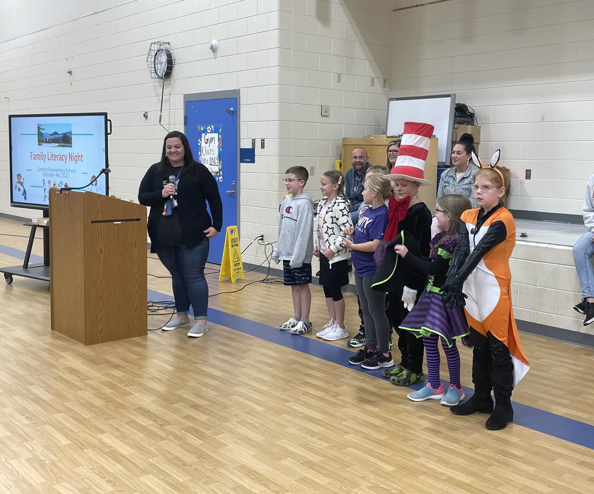 SummitWildcats's tweet photo. More Literacy Night fun! https://t.co/sAwyvRPpbG