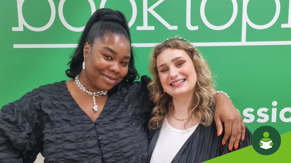booktopia's tweet photo. Look who dropped into HQ!? ๐คฏ
The one and only @flexmami jumped on #TellMeWhatToRead to tell us about the books she's been reading and enjoying! ๐
Listen to our #podcast in full below! โฌ๏ธ https://t.co/rIanGuUwSy