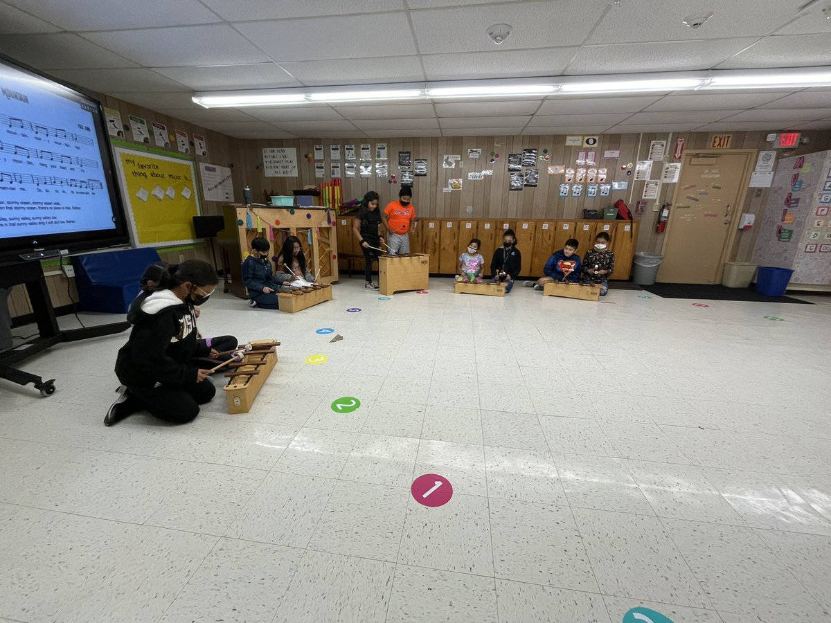 msfrazee_music's tweet photo. Xylophone ostinatos at @warriors112 today! #MusicEducation #xylophones #musicalform @mcallenfinearts @Erikardz11G https://t.co/gZ71mHZIkD