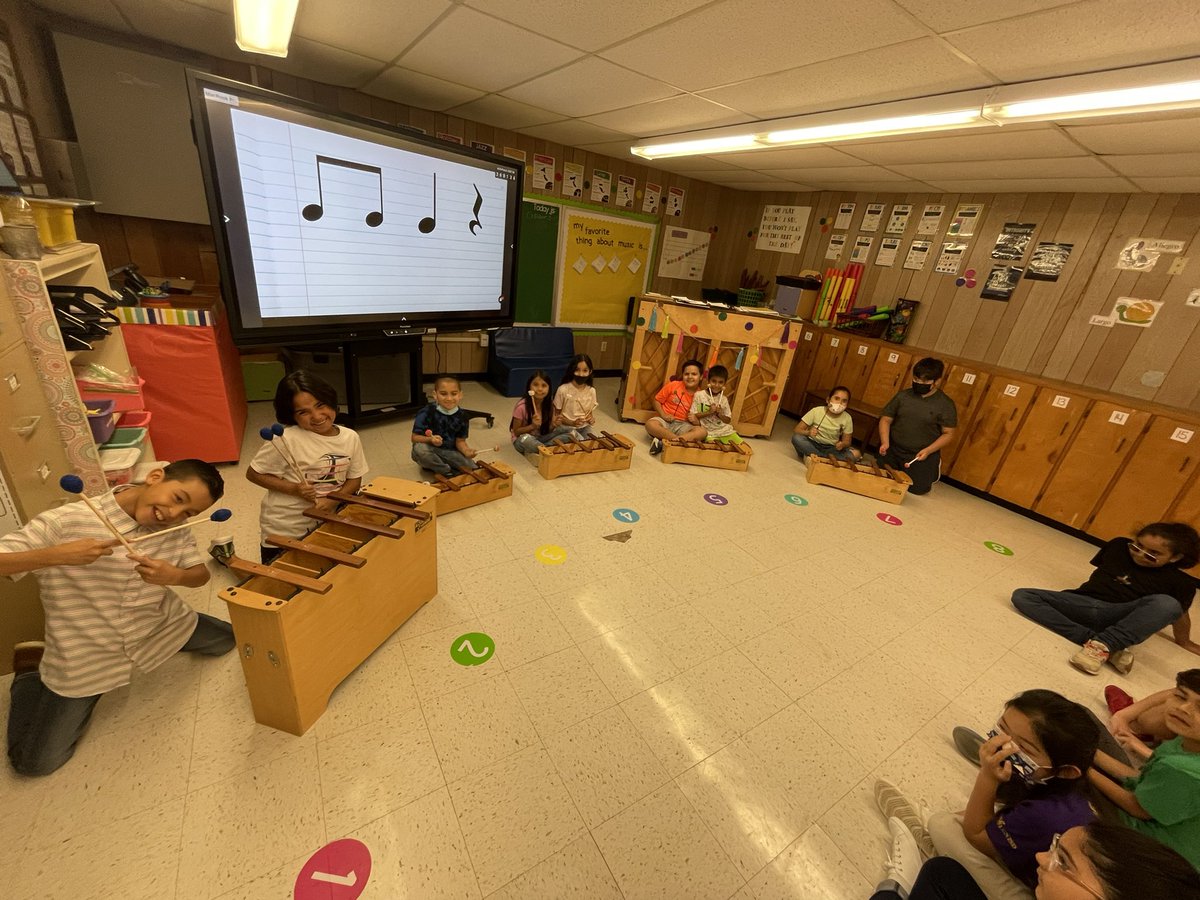 msfrazee_music's tweet photo. Xylophone ostinatos at @warriors112 today! #MusicEducation #xylophones #musicalform @mcallenfinearts @Erikardz11G https://t.co/gZ71mHZIkD