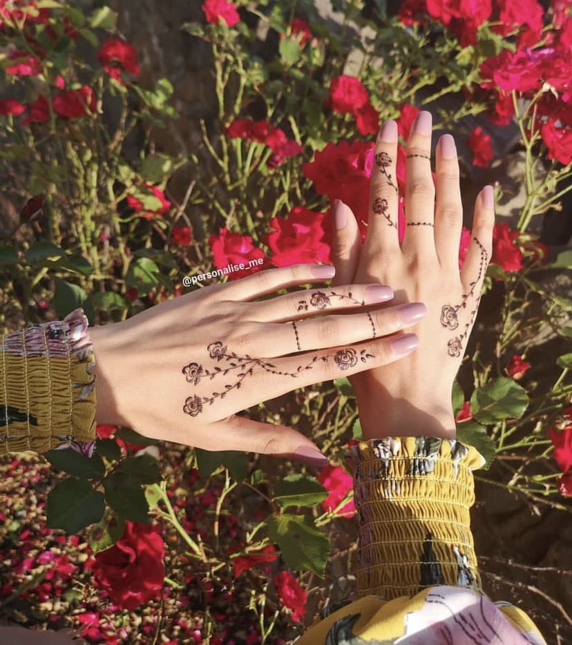 nudihascart's tweet photo. For bride yang tak suka design henna yang heavy, here design minimal that you might like https://t.co/byNkns18k4