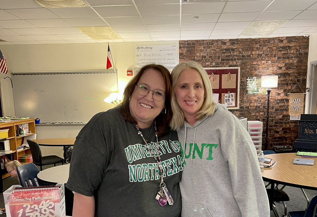 WardenRobinE's tweet photo. Representing UNT for College Week at Cockrill!!#gomeangreen #CMSCowboys https://t.co/v0Cplr5T4L