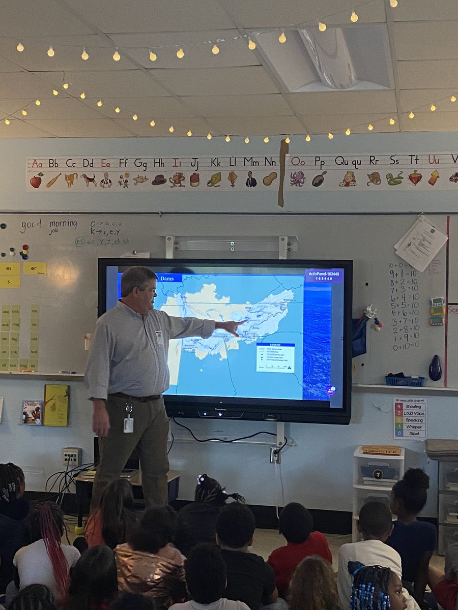 Many thanks to Mr. Guinn from TVA’s River Forecast Center for speaking to our second grade students about the impact of flooding on people and nature as part of their Wit &amp; Wisdom PBL unit!  <a href="/TVAnews/">Tennessee Valley Authority</a> <a href="/theTSIN/">Tennessee STEM Innovation Network</a> @kcs_stem <a href="/GMASteam/">Green Magnet Academy</a>