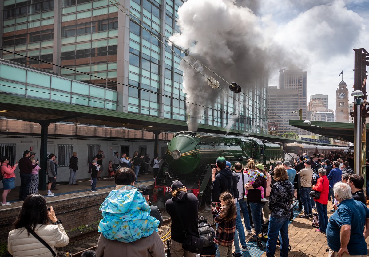 Thank you #Sydney ! A sell out #TransportHeritageExpo over the long weekend, with a record 11,000 tickets sold and thousands more visiting to catch a glimpse of our State's transport history. Thanks for visiting!
📸 <a href="/Steve_Of_Aus/">Steve Burrows</a>