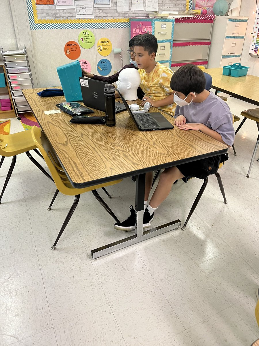 Cathy_lahr7's tweet photo. @oakhilles 5th grade students investigate the parts of the brain as an interactive system, and then encapsulate their personalities &amp; strengths on mannequin heads in the corresponding regions. #FOFE #CreativeCriticalThinker https://t.co/y2fhHX37AL