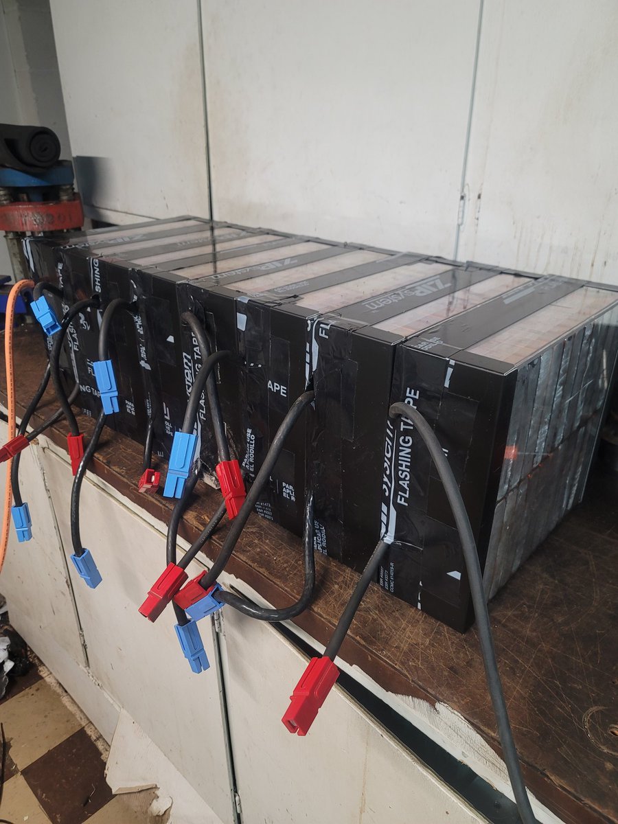 MreRacingjay's tweet photo. Look into our battery set up. 24s per module 4s2p https://t.co/4CDQzuWjia