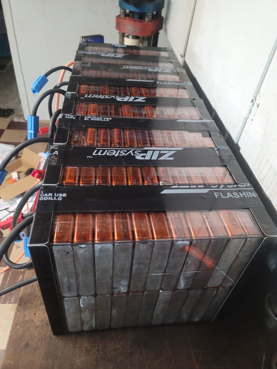 MreRacingjay's tweet photo. Look into our battery set up. 24s per module 4s2p https://t.co/4CDQzuWjia