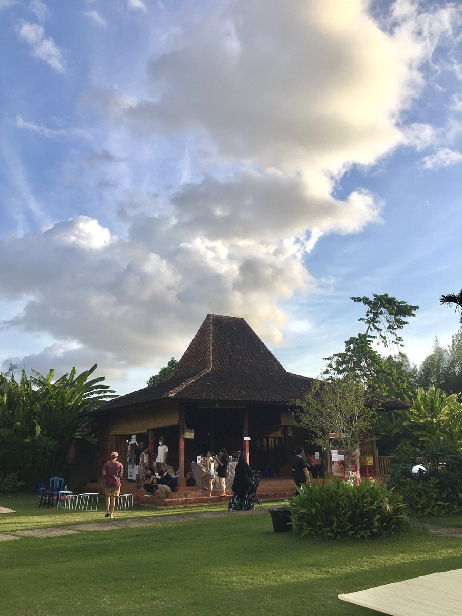 dinikopi13's tweet photo. Hal yg perlu dilakukan ketika merantau: networking ke circle baru

Setelah ngubek-ngubek IG, aku akhirnya nemu akun lifestyle anak muda Bali yg selalu info ada acara seru apa di sekitar Canggu, Seminyak, Denpasar, Sanur, dll

Ini kemarinan aku sempet piknik di Sunday Market 🥰 https://t.co/KH41kH0R6q