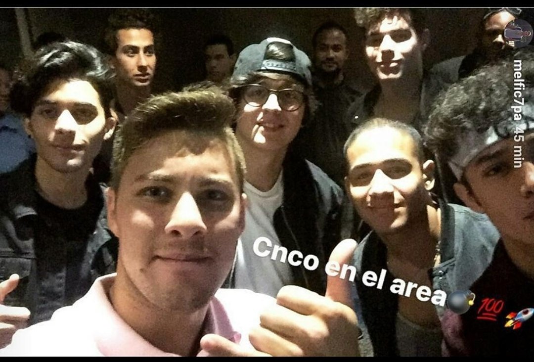 solokarinaa's tweet photo. @velezmelfi @melany_p20 un regalito para uds... #Melfi si los apoyó desde sus inicios adjunto prueba #CNCO 🔝🔥😘 https://t.co/HxX68JzAFN