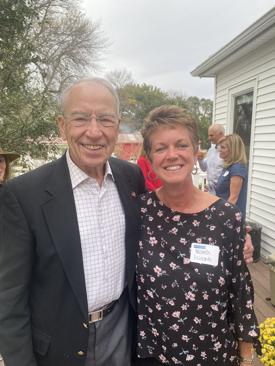 chelbehrends's tweet photo. Tonight I got to meet Megan’s boss! Senator Grassley is so passionate about Iowa and representing Iowans. Such a pleasure to met him as Megan’s mom! #GrassleyWorks https://t.co/ya9hNNeh8G