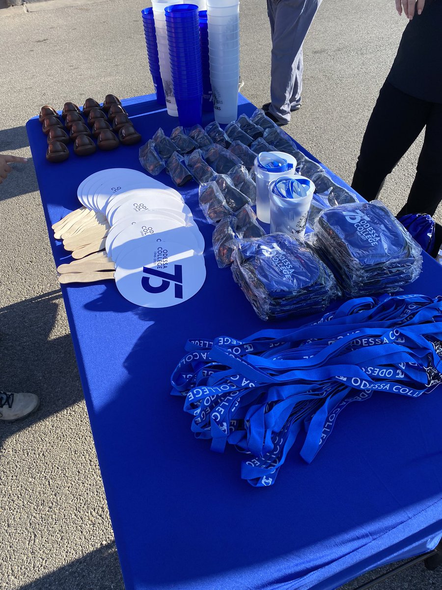 OdessaKels's tweet photo. Such a fun #nationalnightout with @OdessaCollege’s @JacquiGore, @audrey_de, and Donna @HEB! Spent time with the community, shared a drink with @wtxwarbirds, awesome coworkers/friends and  Rocky from @RockHounds gave me a rock! #tweetoc #odessacollege #westsideheb #oc75 https://t.co/fbqppFHPfQ