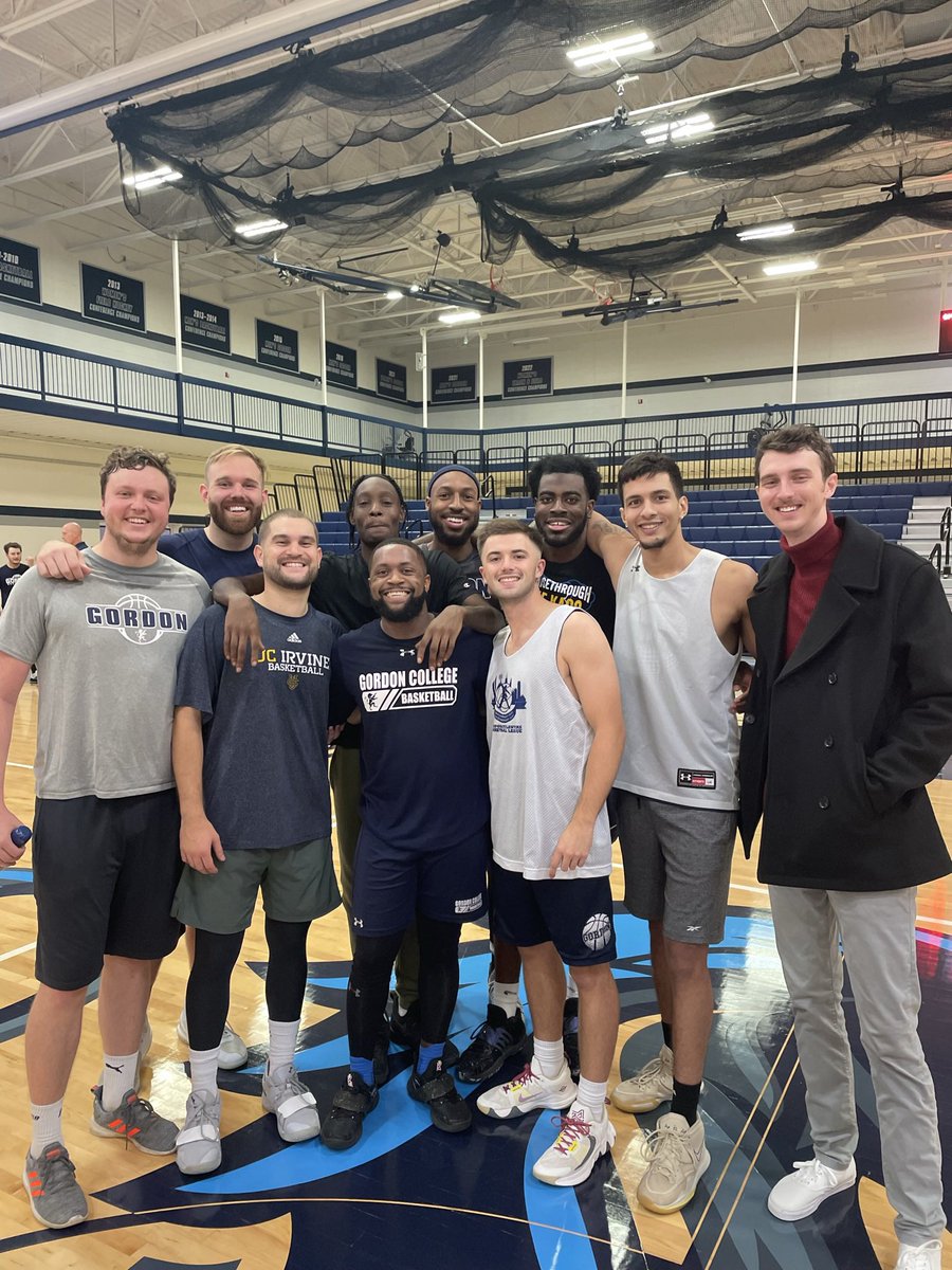 CoachJ211's tweet photo. Had a great time at the Alumni Game @gordonmbb1 @gordonathletics and seeing my old coaches @tallbaldcoach @DidierDinh and @Ariana_ATC who kept me alive for 4 years 😂 https://t.co/7zBv0wImad
