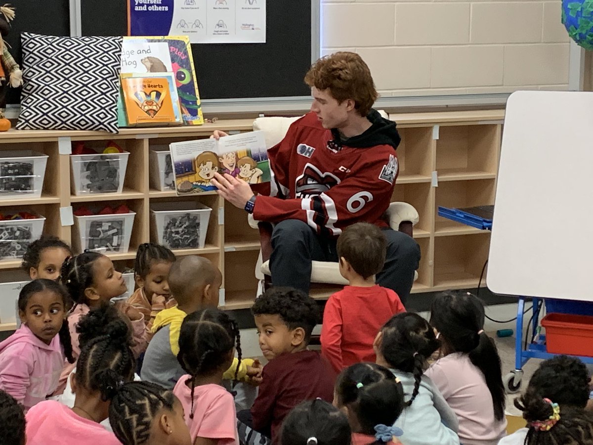 stjosephguelph's tweet image. A great morning with @Guelph_Storm players! Learning about hockey and sharing stories with our students. Thank you for the visit! #ConnectingWithCommunity