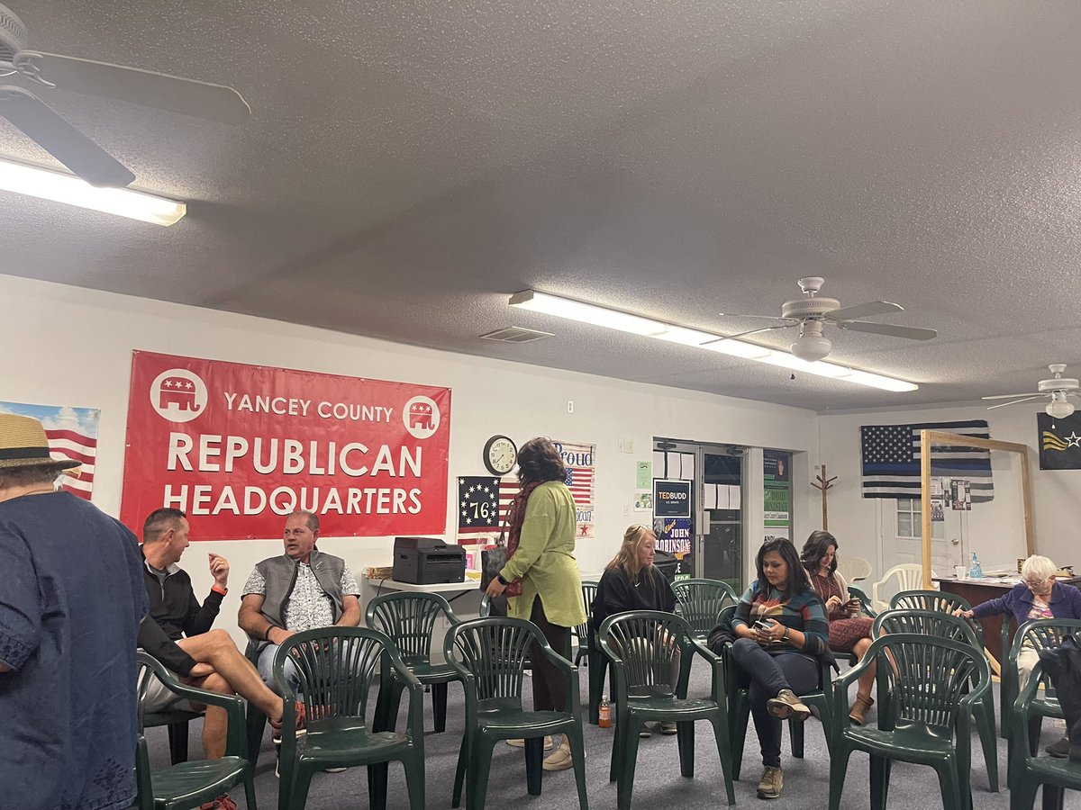 MrsCKinser's tweet photo. Fantastic turn out in Yancey County!  #NCBoots #Leadright @JohnWAnglin https://t.co/xTdos9rLoS