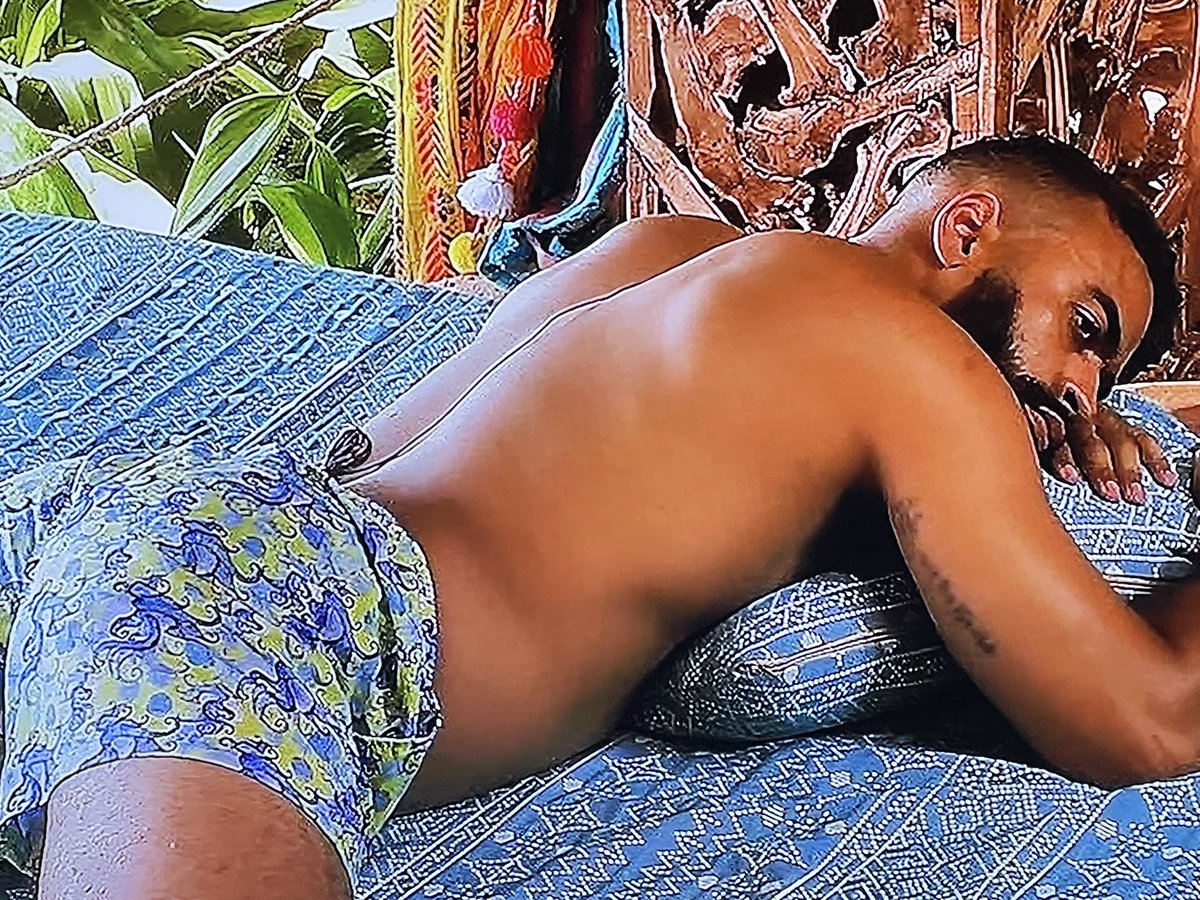 acceptthispod's tweet photo. The awkward double date is going down and meanwhile back at the resort… #BachelorInParadise https://t.co/BrHVjx6HS3