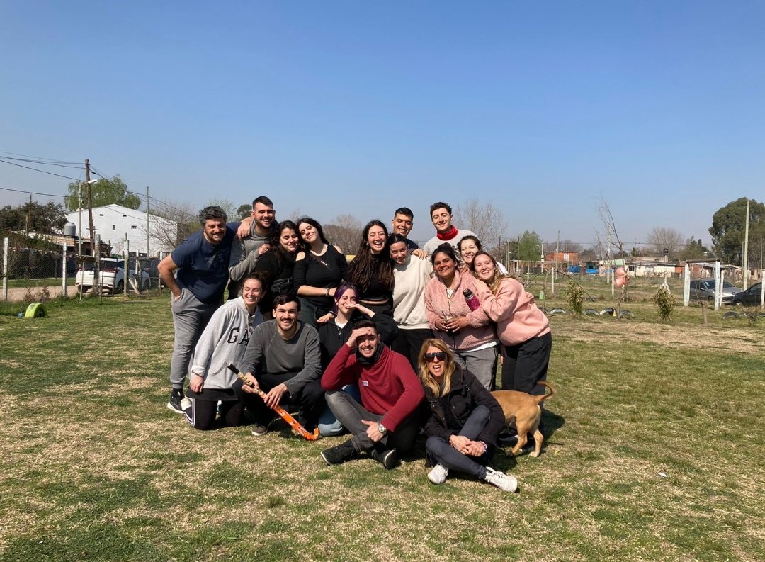 TatuCretella's tweet photo. ¡Hola! Les quiero presentar al proyecto CreSer: Somos un grupo de voluntarixs que hace años trabajamos para lograr el desarrollo integral de los jóvenes de Villa Golf, Ezeiza. Estamos en búsqueda de voluntarios/as para sumarse a venir los sábado ¿Queres sumarte?👇🏼 https://t.co/rnVvPcl0ae