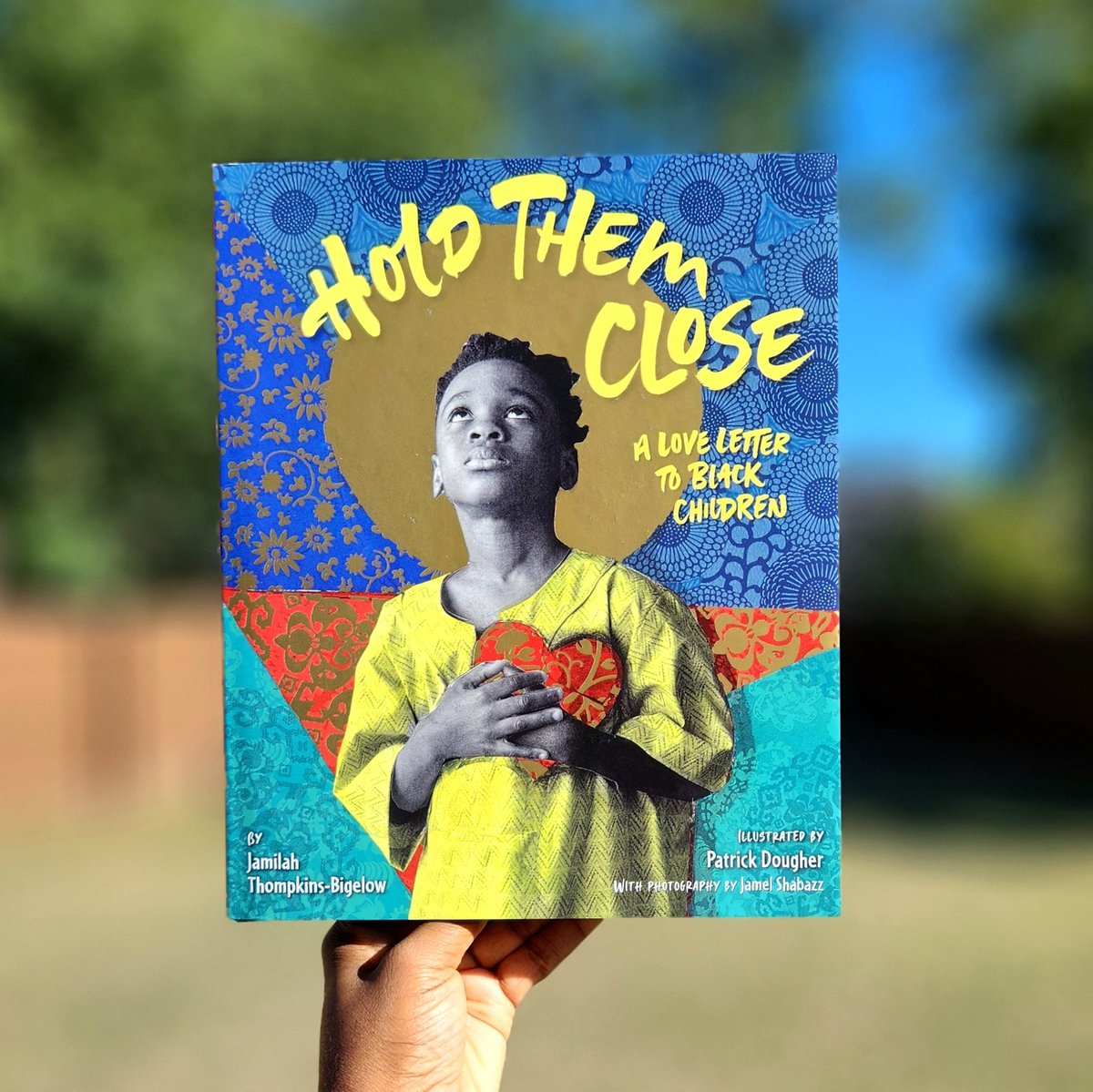 HelpingKidsRise's tweet photo. HAPPY BOOK BIRTHDAY to:

Hold Them Close: A Love Letter to Black Children by Jamilah Thompkins-Bigelow @jtbigelow,  #PatrickDougher, #JamelShabazz @HarperChildrens 

Bookshop: https://t.co/GRilZ8IhR9 https://t.co/T7SdnVhUFT