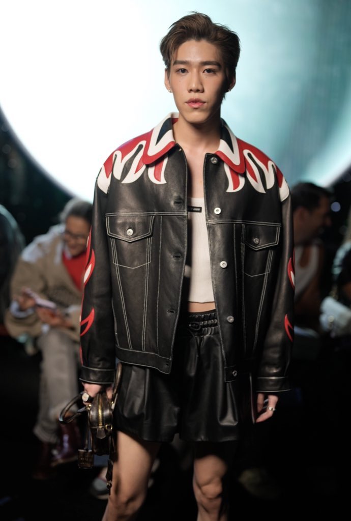 _muffinp's tweet photo. คุณหนู Front Row Krit Amnuaydechkorn aka น้องพีพี 🥺

📍 https://t.co/d52FG9n7ZC…
PP KRIT MIU MIU 
#MiuMiuPFW_PPKRIT #MiuMiuSS23
@MIUMIUofficial #ppkritt #MiuMiu https://t.co/7SB3FGHpgm
