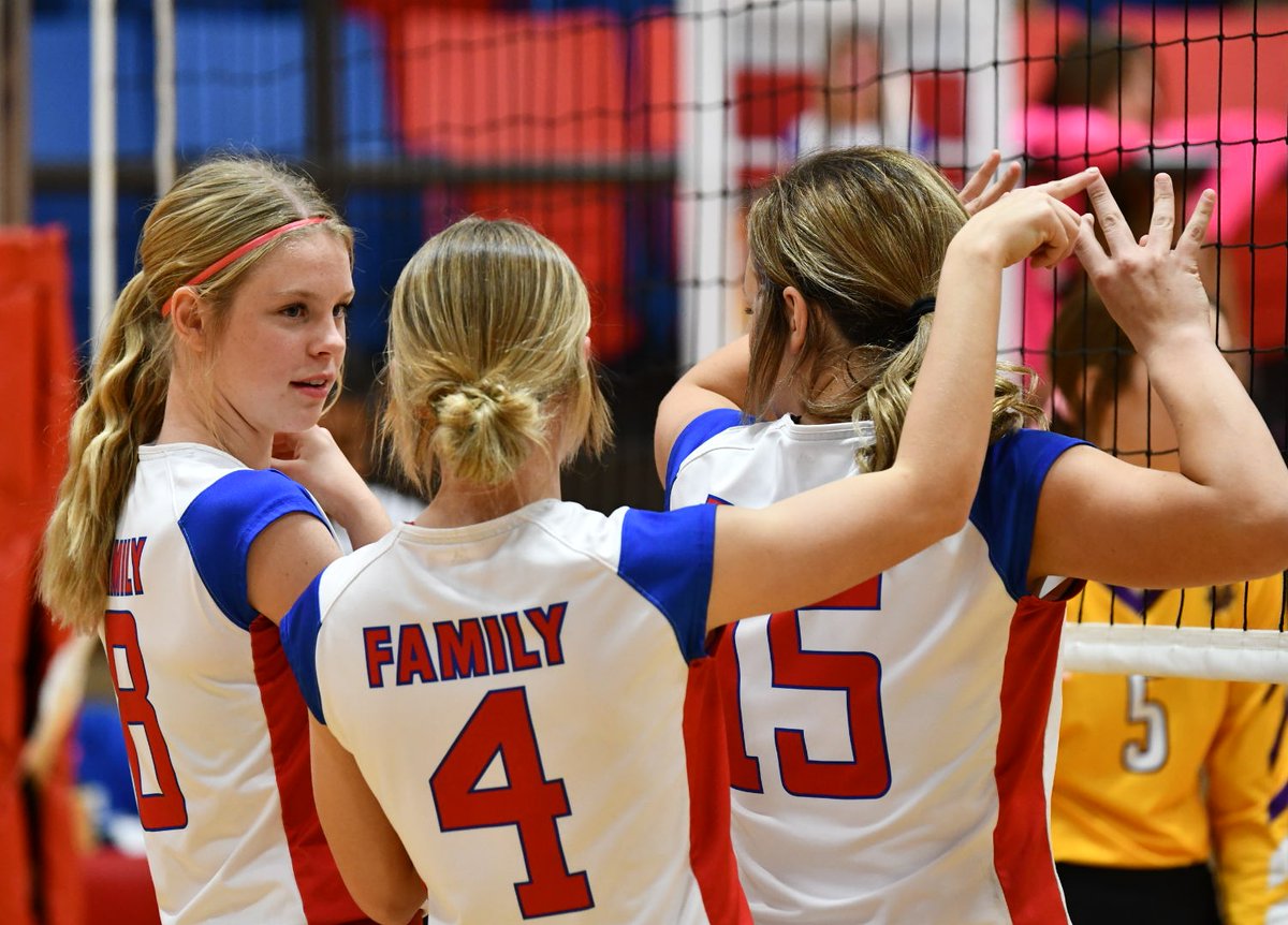 Bulldogettes are now 2-0 over Merkel. Set 2 -- 25-20. #BFND