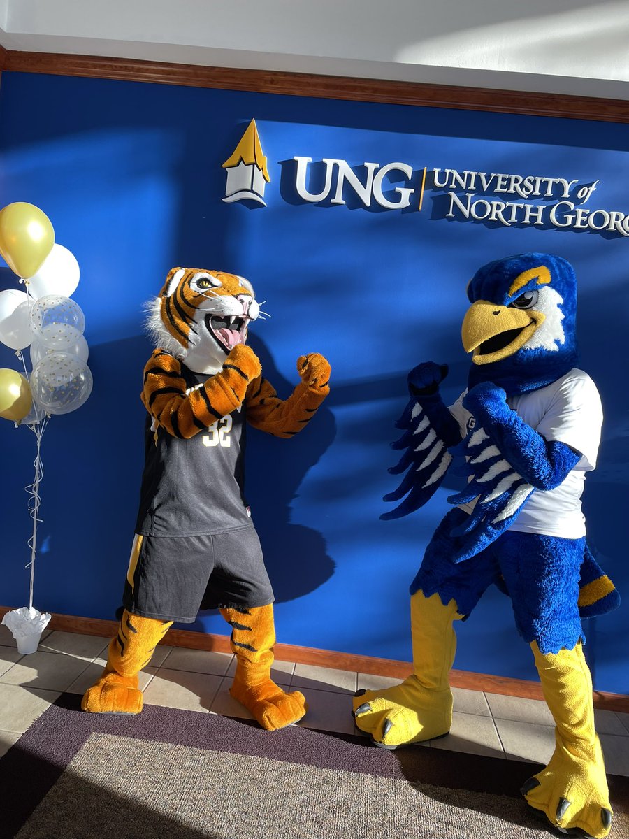 IvesterEarlyCollegeHallCo tweet media