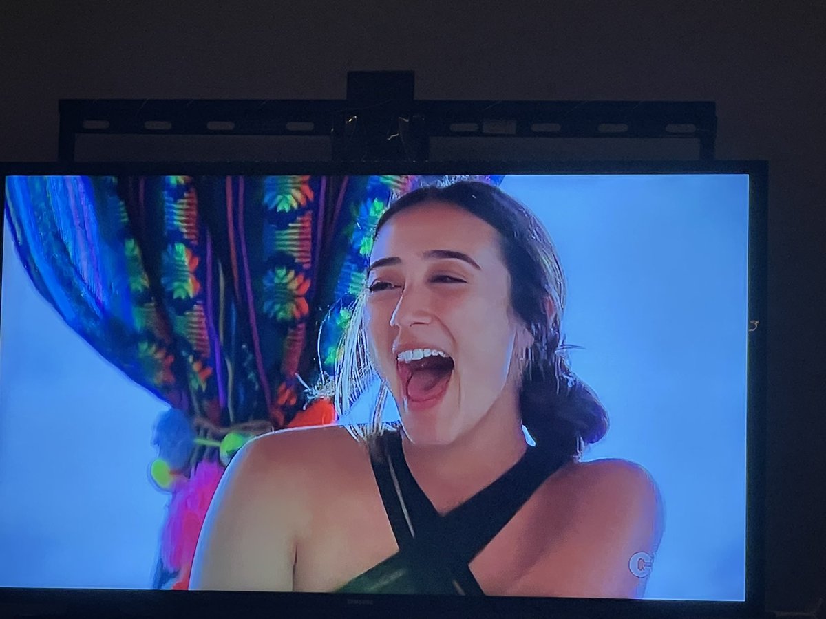 mackenziee_bell's tweet photo. when i see aaron &amp; genevieve makin out 😘 #BachelorInParadise https://t.co/RvsKwBICkr
