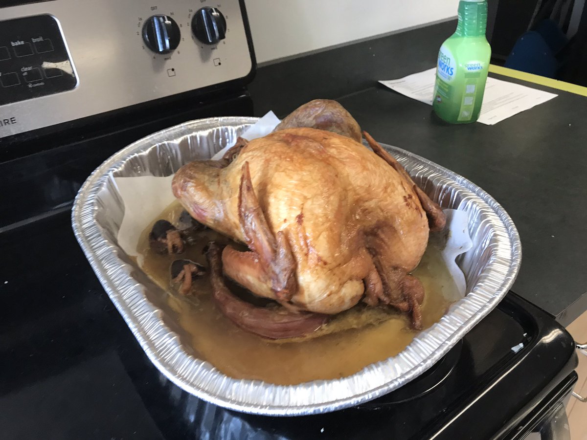hmeceducator's tweet photo. Our Turkey Dinner Pie ๐ฅง
Ss learned that thereโs sweet & savoury pies ๐ฎ
Ss only made pastry, cranberry sauce & gravy for efficiency ๐
A great way to use up Thanksgiving or Christmas dinner leftovers.
#PRHomeEc #sd36learn #pie #turkeydinnerpie #useupleftovers https://t.co/W9nsJWEkci