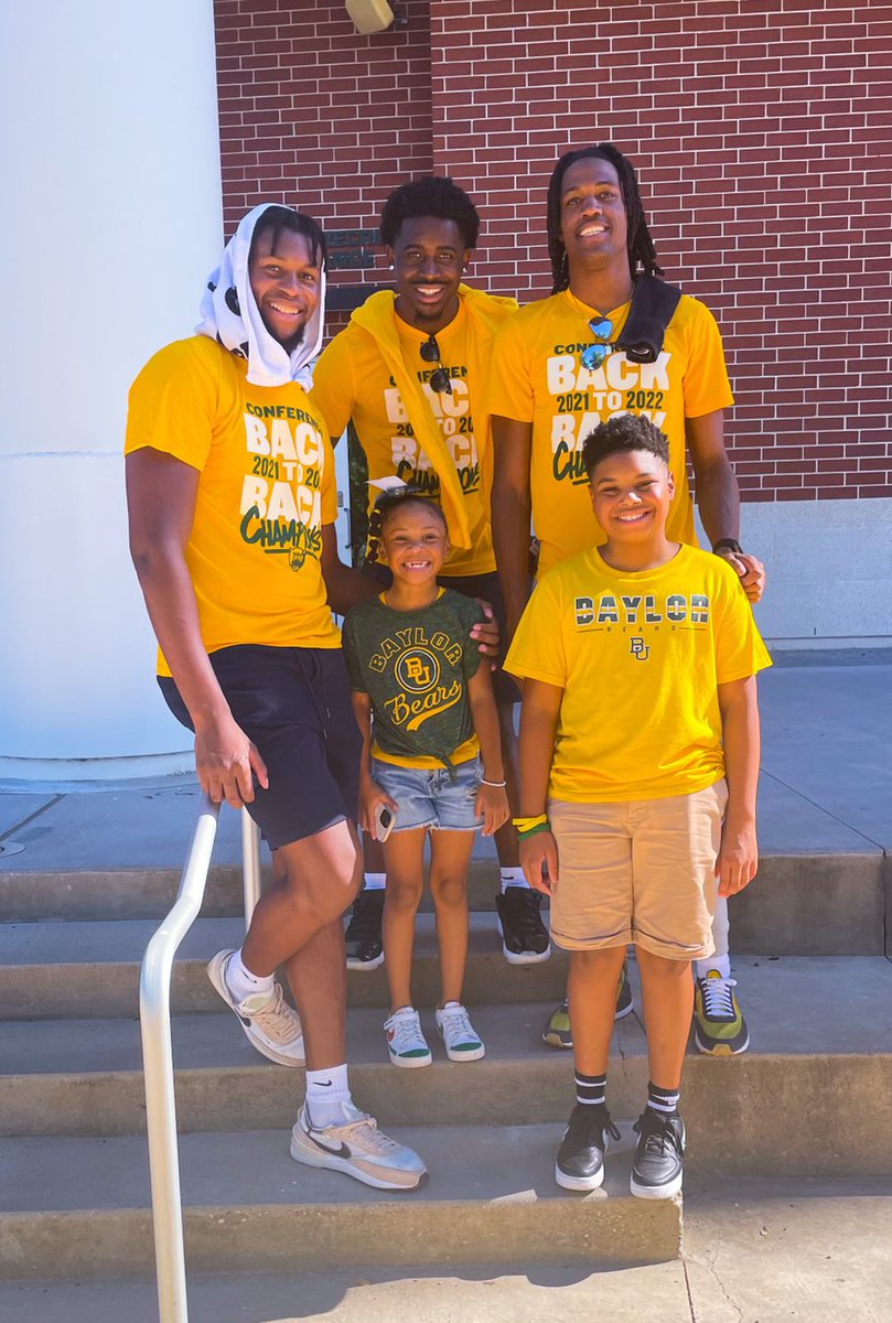 The memories we make with our family is everything @Flo_T3 @adamflagler @JtTurner05 #BLESSED #BU #JOY #BAYLORFAMILY